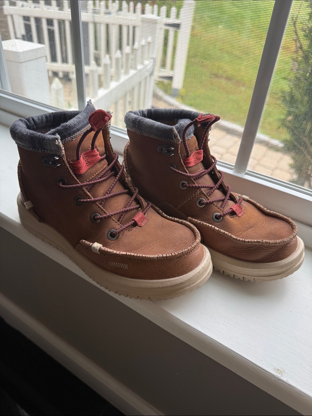 HEYDUDE Bradley Youth Classic Boots Size 1